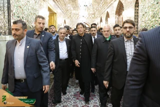 نخست وزیر پاکستان به حرم مطهر رضوی مشرف شد