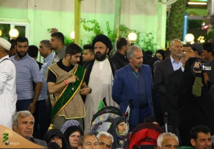 مومن اهل تفکر و ذکر است. 3