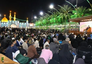 مومن اهل تفکر و ذکر است. 5