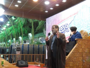 مومن اهل تفکر و ذکر است. 12