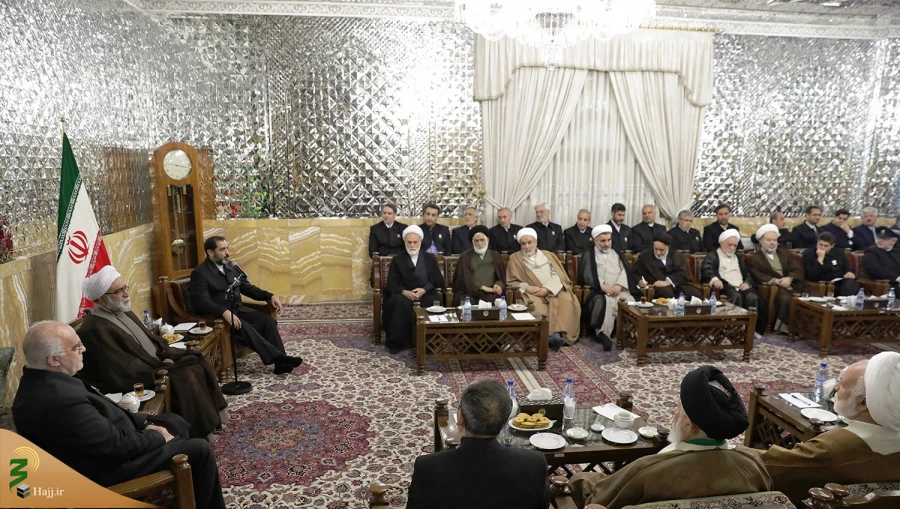 تولیت آستان قدس رضوی در دیدار با سرکشیکان خدام حرم مطهر رضوی:


صاحب آستان قدس رضوی، حضرت رضا (ع) است 
 2