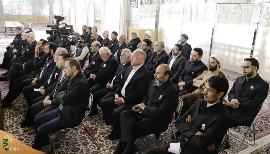 تولیت آستان قدس رضوی در دیدار با سرکشیکان خدام حرم مطهر رضوی:


صاحب آستان قدس رضوی، حضرت رضا (ع) است 
 3