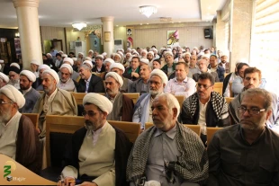 نوافل انسان را به مقام محمود می رساند. 10