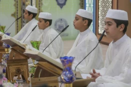 تصاویر ازآئین ترتیل خوانی قرآن توسط نوجوانان در حرم امام علی(ع) 5