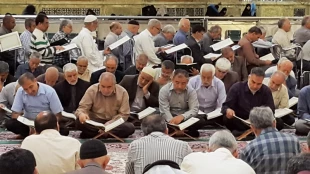 تلاوت قران کریم در جوار حرم مطهر رضوی – تصاویر  8