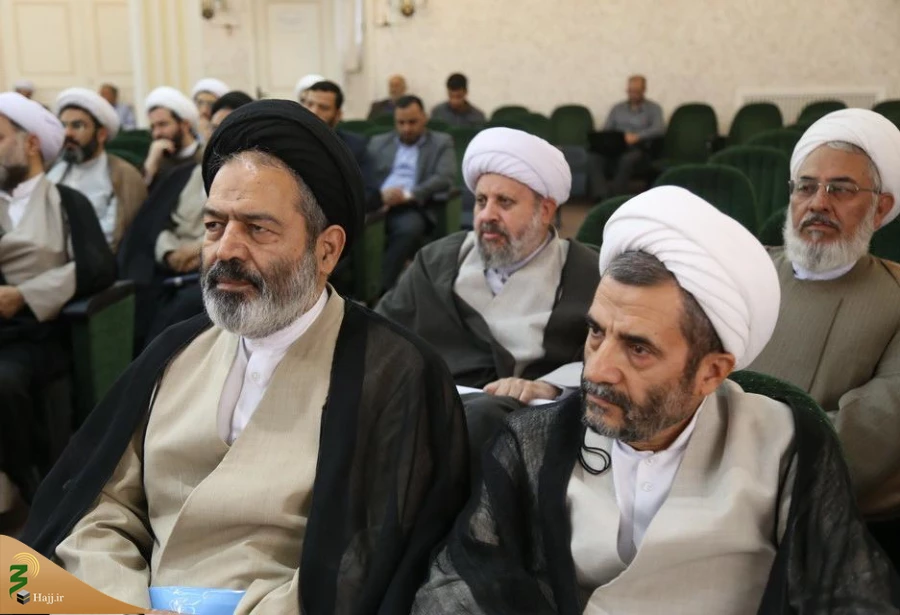 آیت الله حسینی بوشهری:

حجت الاسلام والمسلمین نواب مدیری سخت کوش و صادق است 2