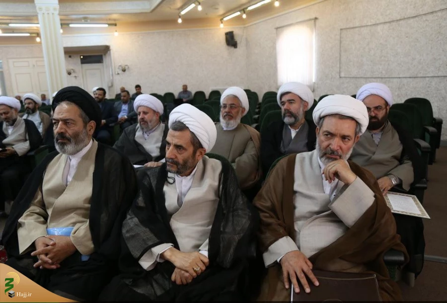 آیت الله حسینی بوشهری:

حجت الاسلام والمسلمین نواب مدیری سخت کوش و صادق است 3