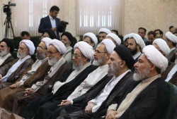 آیت الله حسینی بوشهری:

حجت الاسلام والمسلمین نواب مدیری سخت کوش و صادق است 4
