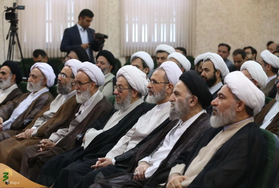 آیت الله حسینی بوشهری:

حجت الاسلام والمسلمین نواب مدیری سخت کوش و صادق است 4
