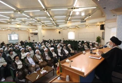 آیت الله حسینی بوشهری:

حجت الاسلام والمسلمین نواب مدیری سخت کوش و صادق است 5
