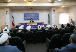 آیت الله حسینی بوشهری:

حجت الاسلام والمسلمین نواب مدیری سخت کوش و صادق است 7