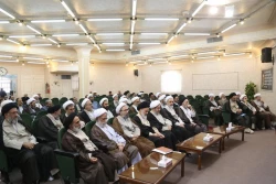 آیت الله حسینی بوشهری:

حجت الاسلام والمسلمین نواب مدیری سخت کوش و صادق است 8