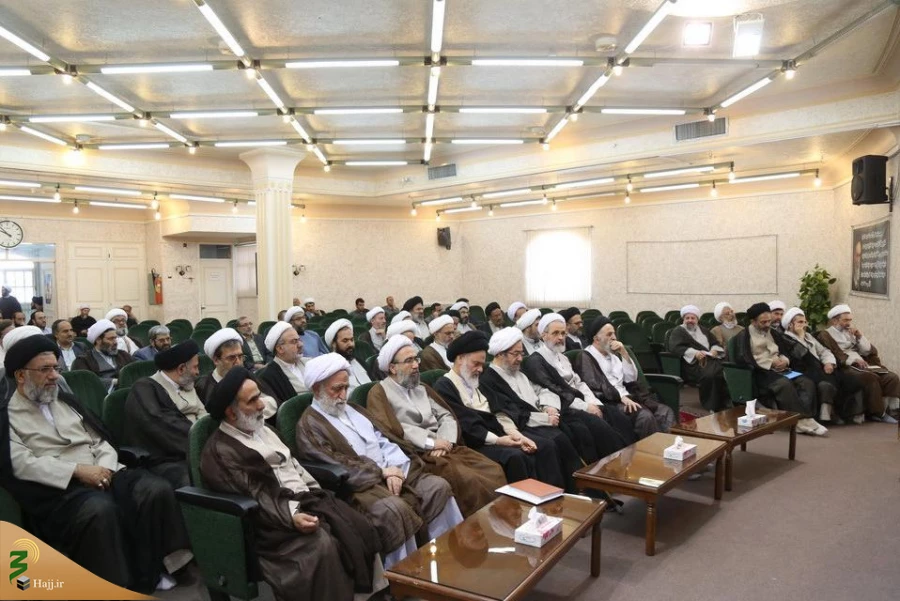 آیت الله حسینی بوشهری:

حجت الاسلام والمسلمین نواب مدیری سخت کوش و صادق است 8