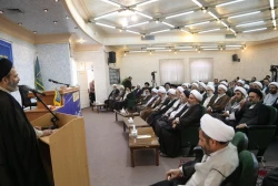 حجت الاسلام والمسلمین نواب:

ارتباط خود را با بدنه حوزه و مراجع حفظ می کنم 3