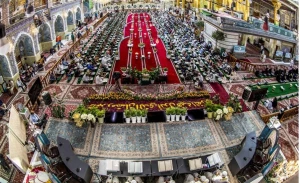 قرائت دسته‌جمعی قرآن در ماه رمضان در صحن حرم حضرت ابوالفضل(ع)