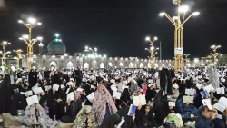 ندای خلصنا من النار در حرم مطهر رضوی پیچید +عکس 10