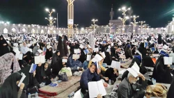 ندای خلصنا من النار در حرم مطهر رضوی پیچید +عکس 21