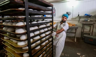 پخت و توزیع افطاری در آشپزخانه مهانسرای آستان علوی 4