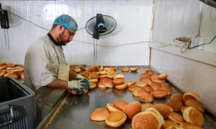پخت و توزیع افطاری در آشپزخانه مهانسرای آستان علوی 8