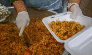 پخت و توزیع افطاری در آشپزخانه مهانسرای آستان علوی 14