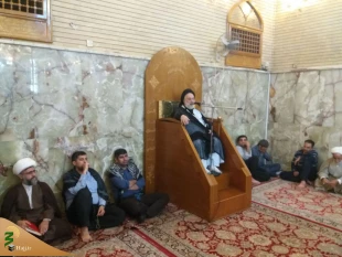 خطیب بعثه رهبری در نجف:
محبت به اهل بیت عصمت و طهارت بر همه واجب است . 2
