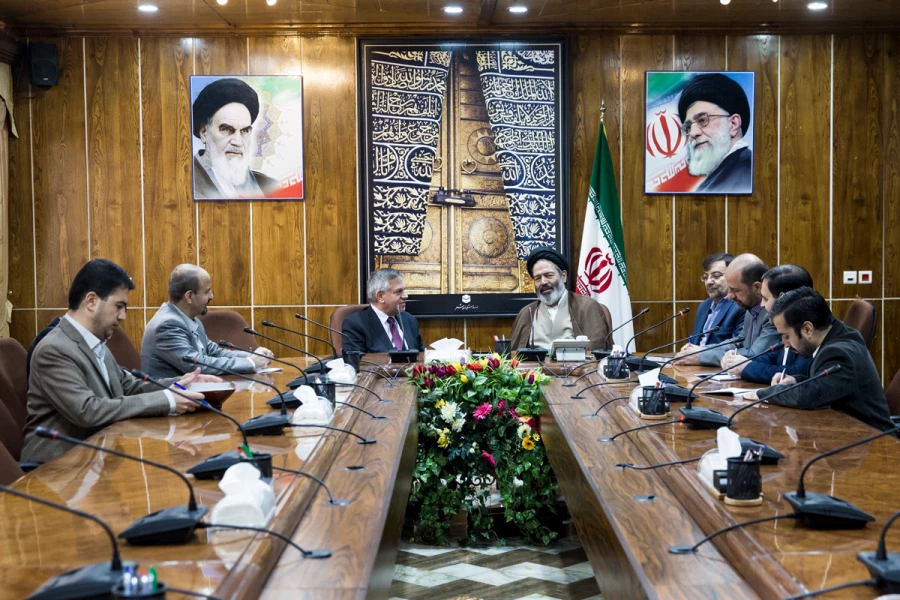 در دیدار سفیر عراق با حجت الاسلام والمسلمین نواب مطرح شد:

آمادگی حوزه حج و زیارت برای ارتقای سطح همکاری ها با عراق  2