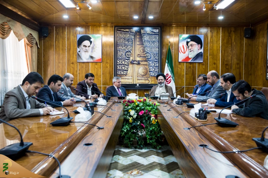 در دیدار سفیر عراق با حجت الاسلام والمسلمین نواب مطرح شد:

آمادگی حوزه حج و زیارت برای ارتقای سطح همکاری ها با عراق  5