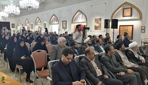 همزمان با سالروز ارتحال امام خمینی (ره) صورت گرفت: 


رونمایی از وصیت نامه و آثار اهدایی امام خمینی (ره) به آستان قدس رضوی
 2