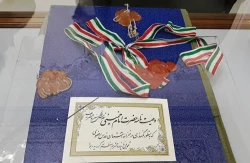 همزمان با سالروز ارتحال امام خمینی (ره) صورت گرفت: 


رونمایی از وصیت نامه و آثار اهدایی امام خمینی (ره) به آستان قدس رضوی
 4