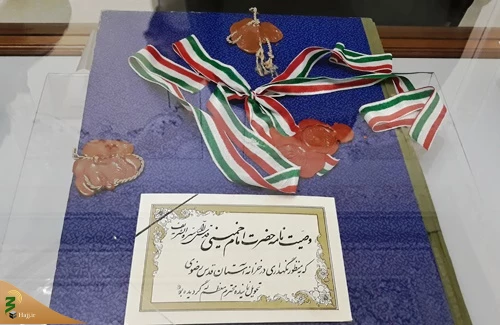 همزمان با سالروز ارتحال امام خمینی (ره) صورت گرفت: 


رونمایی از وصیت نامه و آثار اهدایی امام خمینی (ره) به آستان قدس رضوی
 4