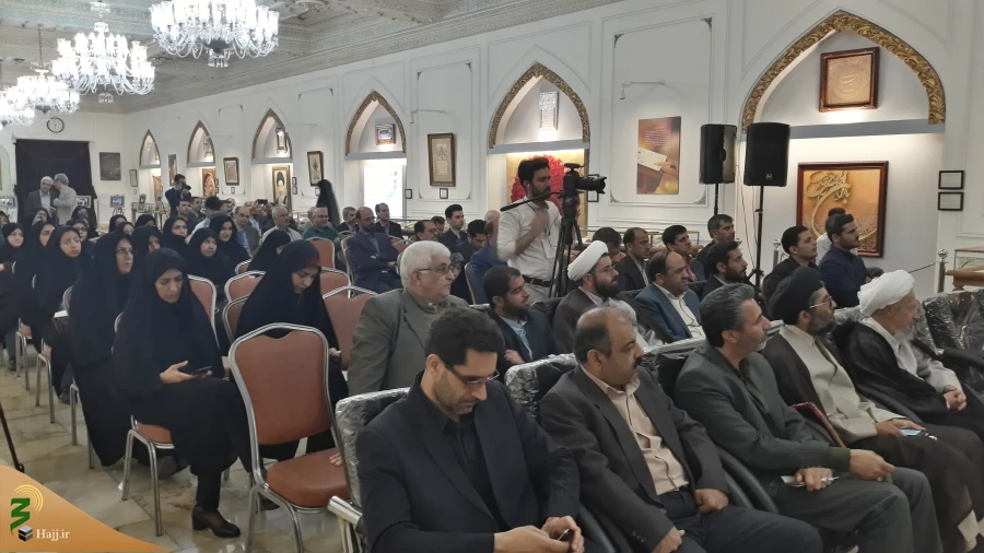 همزمان با سالروز ارتحال امام خمینی (ره) صورت گرفت: 


رونمایی از وصیت نامه و آثار اهدایی امام خمینی (ره) به آستان قدس رضوی
 2