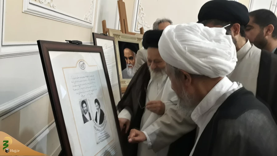 همزمان با سالروز ارتحال امام خمینی (ره) صورت گرفت: 


رونمایی از وصیت نامه و آثار اهدایی امام خمینی (ره) به آستان قدس رضوی
 2