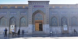 نمایشگاه کتاب، تمبرو تصاویرامام‌خمینی (ره) در کتابخانۀ مرکزی آستان قدس رضوی + عکس 2