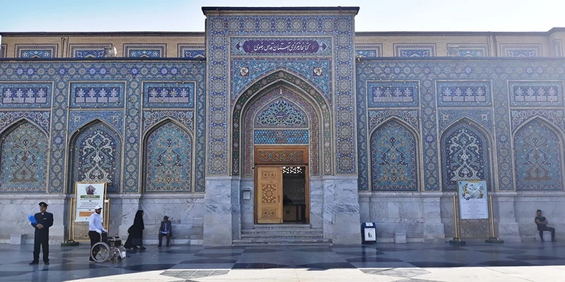 نمایشگاه کتاب، تمبرو تصاویرامام‌خمینی (ره) در کتابخانۀ مرکزی آستان قدس رضوی + عکس 2
