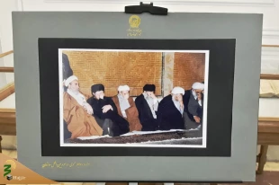 نمایشگاه کتاب، تمبرو تصاویرامام‌خمینی (ره) در کتابخانۀ مرکزی آستان قدس رضوی + عکس 5
