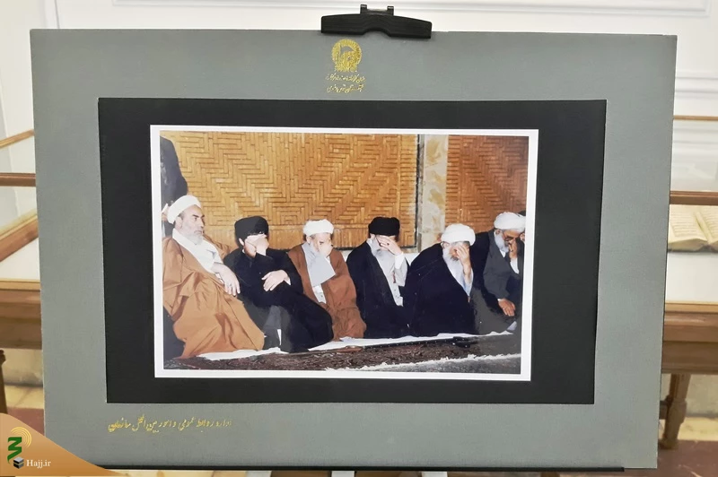 نمایشگاه کتاب، تمبرو تصاویرامام‌خمینی (ره) در کتابخانۀ مرکزی آستان قدس رضوی + عکس 5