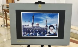 نمایشگاه کتاب، تمبرو تصاویرامام‌خمینی (ره) در کتابخانۀ مرکزی آستان قدس رضوی + عکس 6