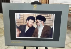 نمایشگاه کتاب، تمبرو تصاویرامام‌خمینی (ره) در کتابخانۀ مرکزی آستان قدس رضوی + عکس 7