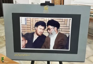 نمایشگاه کتاب، تمبرو تصاویرامام‌خمینی (ره) در کتابخانۀ مرکزی آستان قدس رضوی + عکس 7