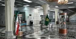 نمایشگاه کتاب، تمبرو تصاویرامام‌خمینی (ره) در کتابخانۀ مرکزی آستان قدس رضوی + عکس 13