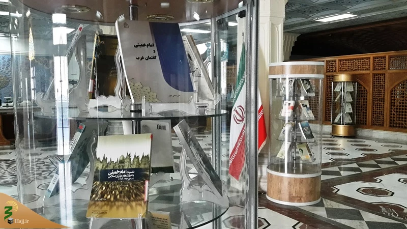 نمایشگاه کتاب، تمبرو تصاویرامام‌خمینی (ره) در کتابخانۀ مرکزی آستان قدس رضوی + عکس 20