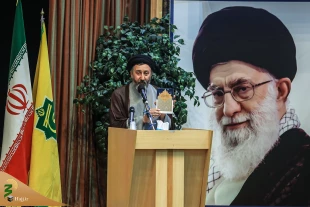 معاون فرهنگی بعثه: 

محصولات فرهنگی حجاج از ایران تامین می شود 4