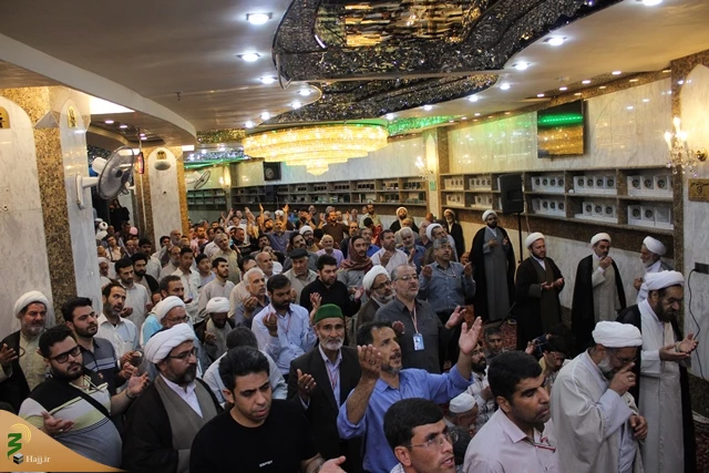 روتیتر: خطیب بعثۀ رهبری تبیین کرد:

تیتر: معنای حقیقی ولایت اهل‌بیت (ع)+فیلم 2