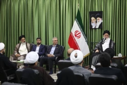 نماینده ولی فقیه در خراسان رضوی در دیدار با شورای هماهنگی و برنامه ریزی جشن های دهه کرامت: 


برنامه های دهه کرامت را با محوریت امام رضا (ع) برگزارکنید  3