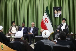 نماینده ولی فقیه در خراسان رضوی در دیدار با شورای هماهنگی و برنامه ریزی جشن های دهه کرامت: 


برنامه های دهه کرامت را با محوریت امام رضا (ع) برگزارکنید  3