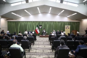 نماینده ولی فقیه در خراسان رضوی:
برنامه های دهه کرامت با محوریت امام رضا (ع) برگزار شود