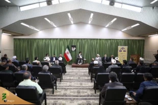 نماینده ولی فقیه در خراسان رضوی در دیدار با شورای هماهنگی و برنامه ریزی جشن های دهه کرامت: 


برنامه های دهه کرامت را با محوریت امام رضا (ع) برگزارکنید  4