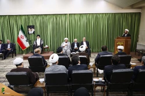 نماینده ولی فقیه در خراسان رضوی در دیدار با شورای هماهنگی و برنامه ریزی جشن های دهه کرامت: 


برنامه های دهه کرامت را با محوریت امام رضا (ع) برگزارکنید  5