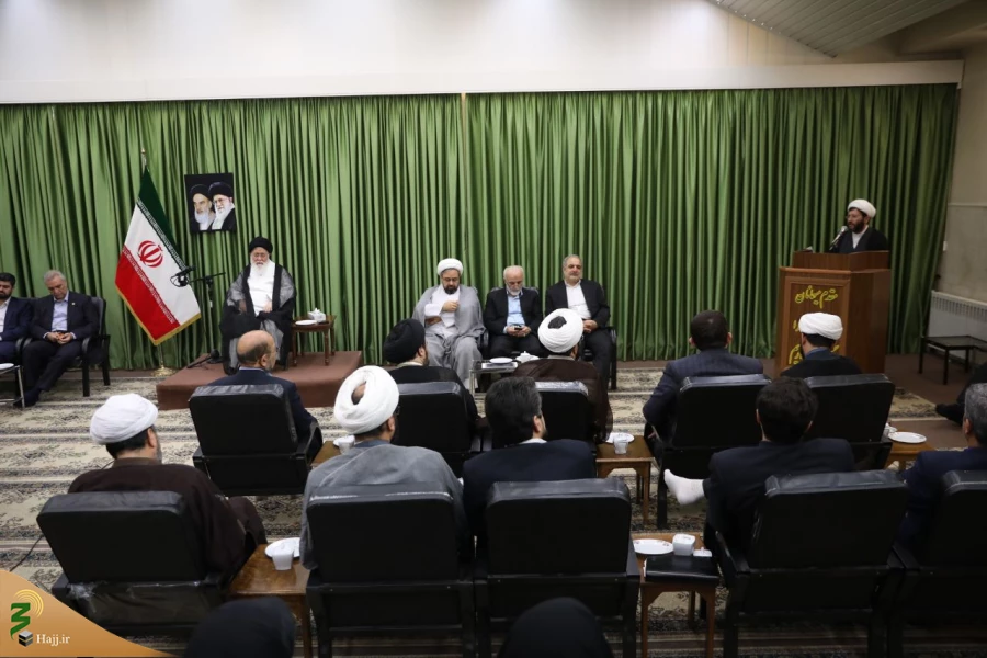 نماینده ولی فقیه در خراسان رضوی در دیدار با شورای هماهنگی و برنامه ریزی جشن های دهه کرامت: 


برنامه های دهه کرامت را با محوریت امام رضا (ع) برگزارکنید  6