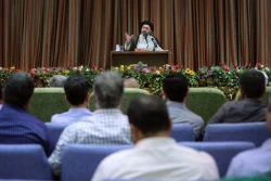 معاون فرهنگی بعثه رهبری:

یاری رسانی به حجاج، بیش از دیگران موجب تقرب الی الله می شود 5